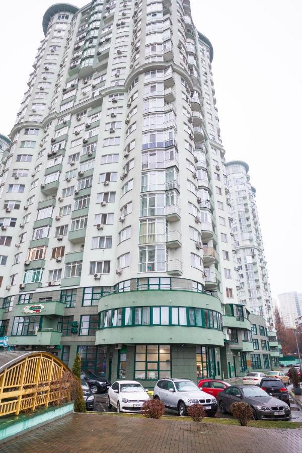 Navit Luxury Apartments With Breakfast Near The Railway Station, The City Center And The Park キエフ エクステリア 写真