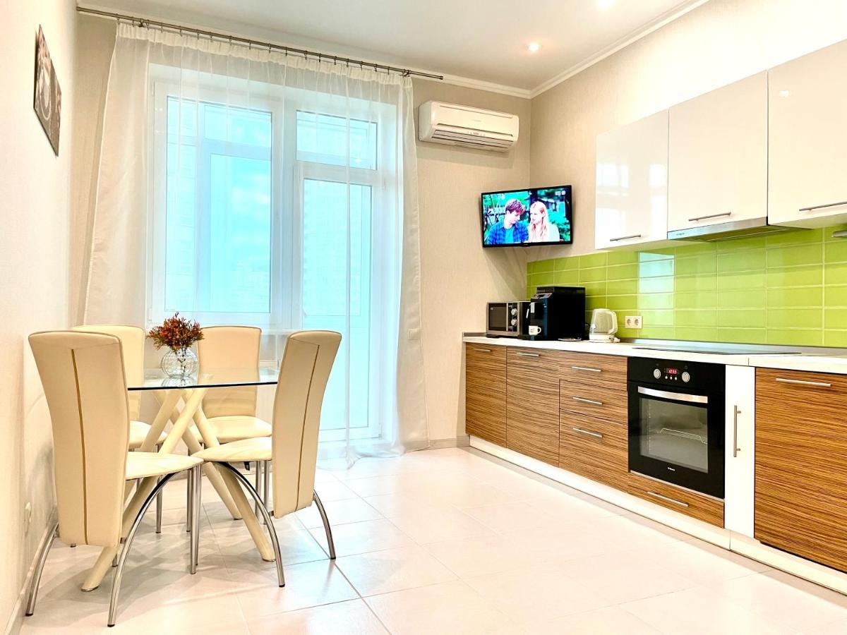 Navit Luxury Apartments With Breakfast Near The Railway Station, The City Center And The Park キエフ エクステリア 写真