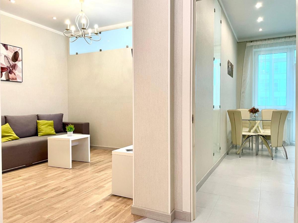 Navit Luxury Apartments With Breakfast Near The Railway Station, The City Center And The Park キエフ エクステリア 写真