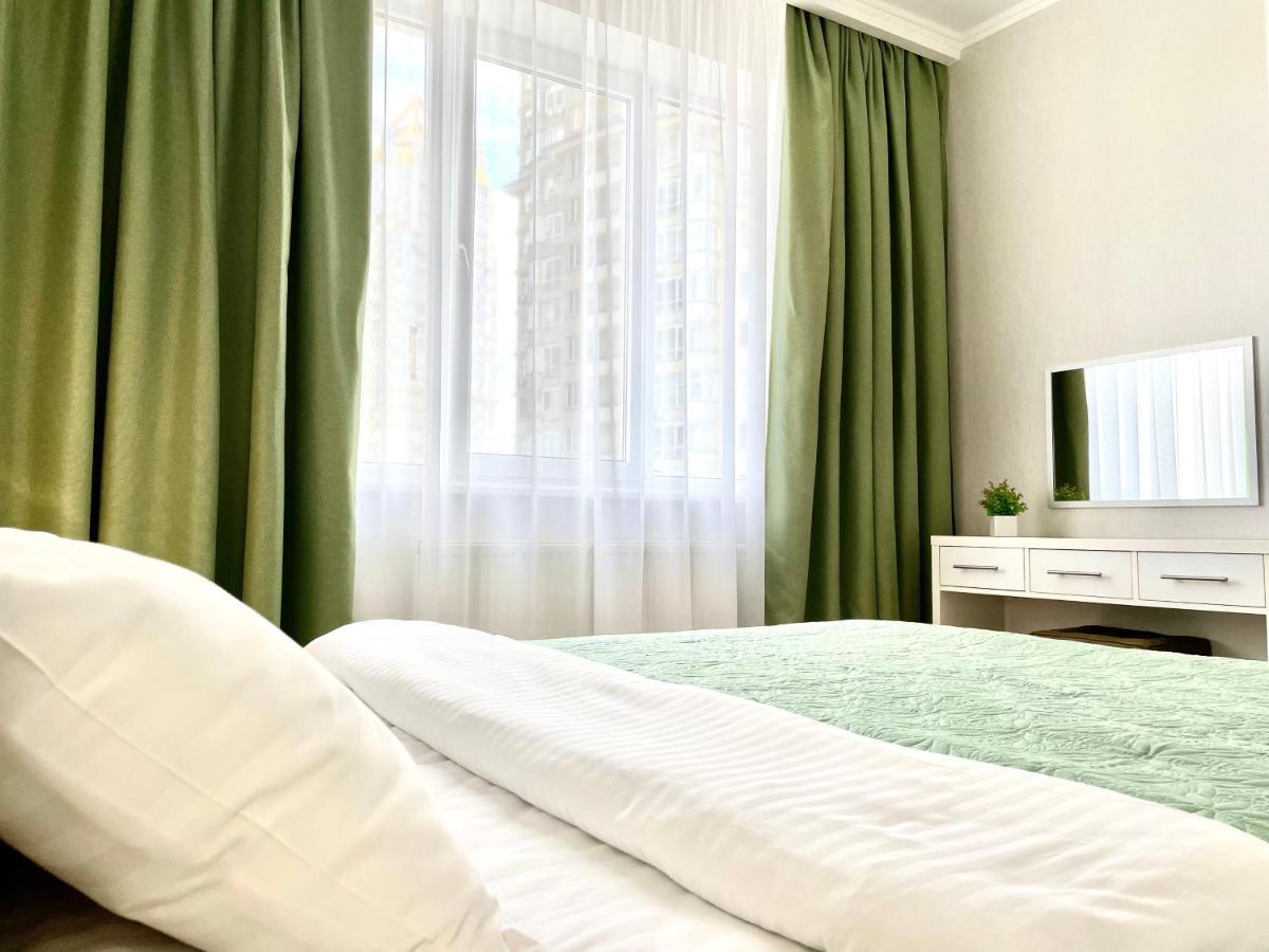 Navit Luxury Apartments With Breakfast Near The Railway Station, The City Center And The Park キエフ エクステリア 写真