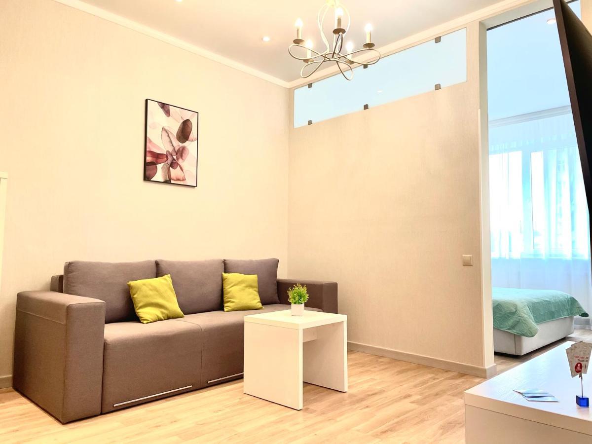 Navit Luxury Apartments With Breakfast Near The Railway Station, The City Center And The Park キエフ エクステリア 写真