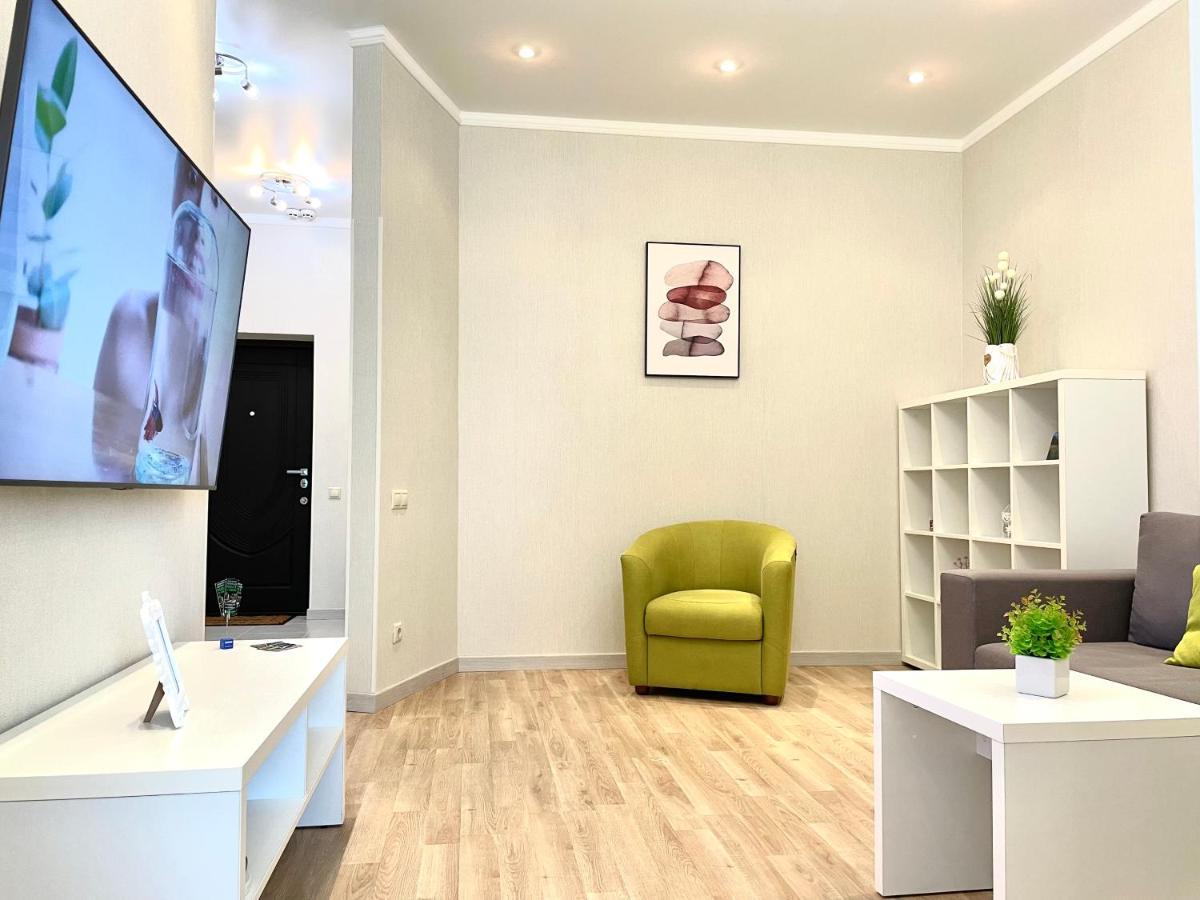 Navit Luxury Apartments With Breakfast Near The Railway Station, The City Center And The Park キエフ エクステリア 写真
