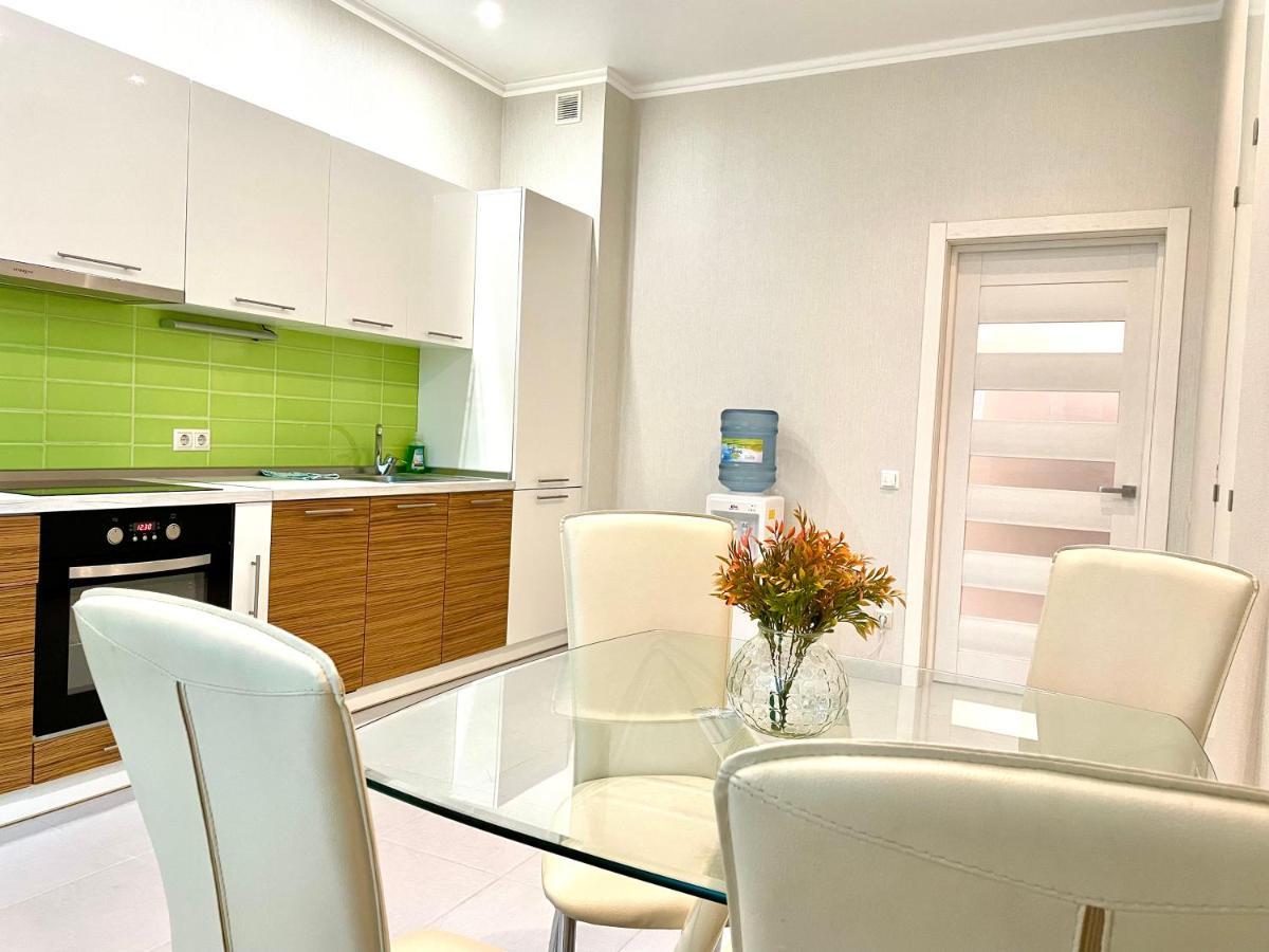 Navit Luxury Apartments With Breakfast Near The Railway Station, The City Center And The Park キエフ エクステリア 写真