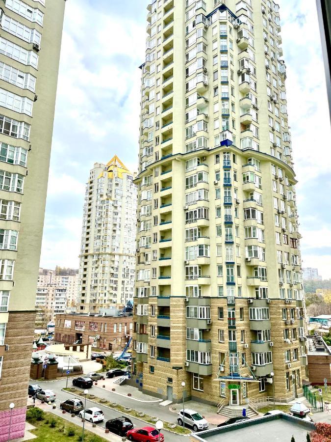Navit Luxury Apartments With Breakfast Near The Railway Station, The City Center And The Park キエフ エクステリア 写真