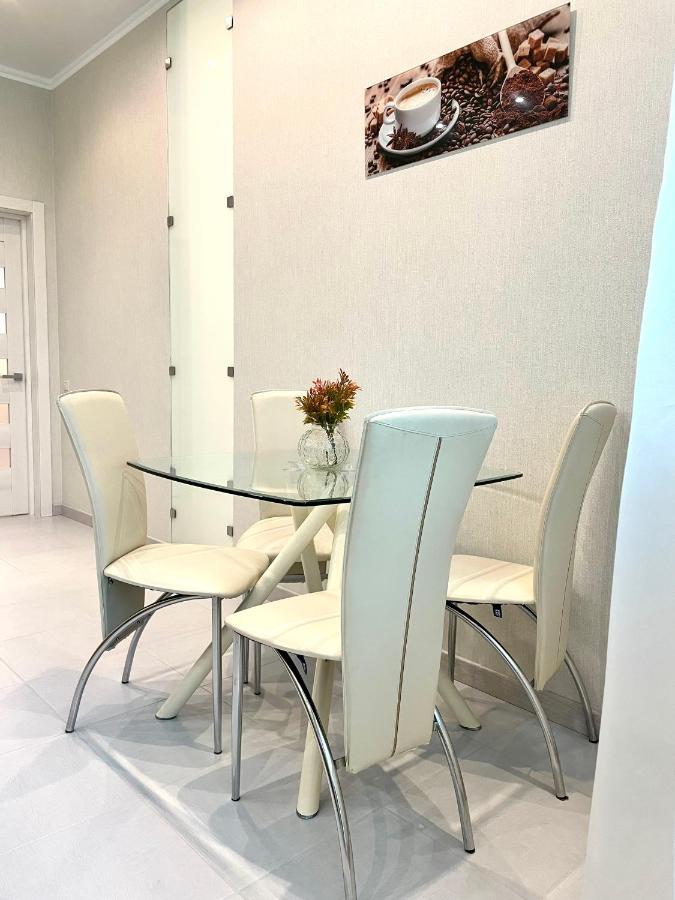 Navit Luxury Apartments With Breakfast Near The Railway Station, The City Center And The Park キエフ エクステリア 写真