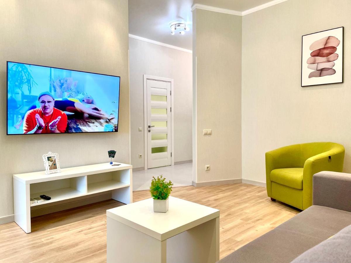 Navit Luxury Apartments With Breakfast Near The Railway Station, The City Center And The Park キエフ エクステリア 写真