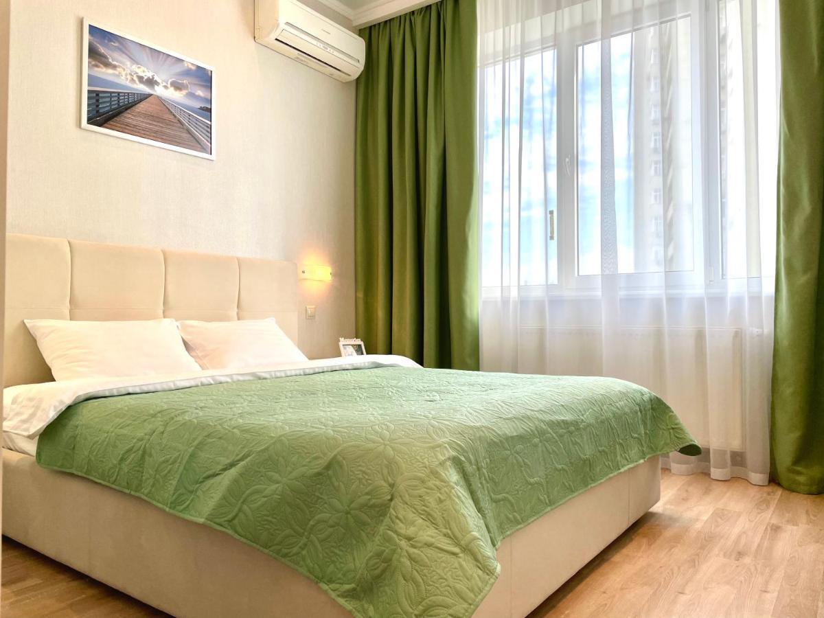 Navit Luxury Apartments With Breakfast Near The Railway Station, The City Center And The Park キエフ エクステリア 写真