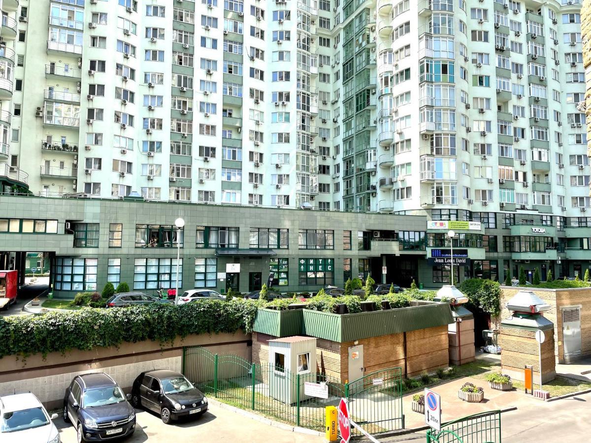 Navit Luxury Apartments With Breakfast Near The Railway Station, The City Center And The Park キエフ エクステリア 写真